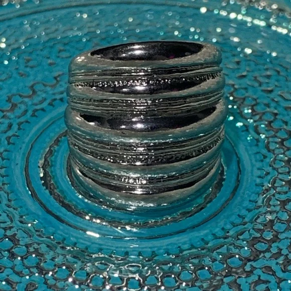 Silver Ring - Picture 4 of 12